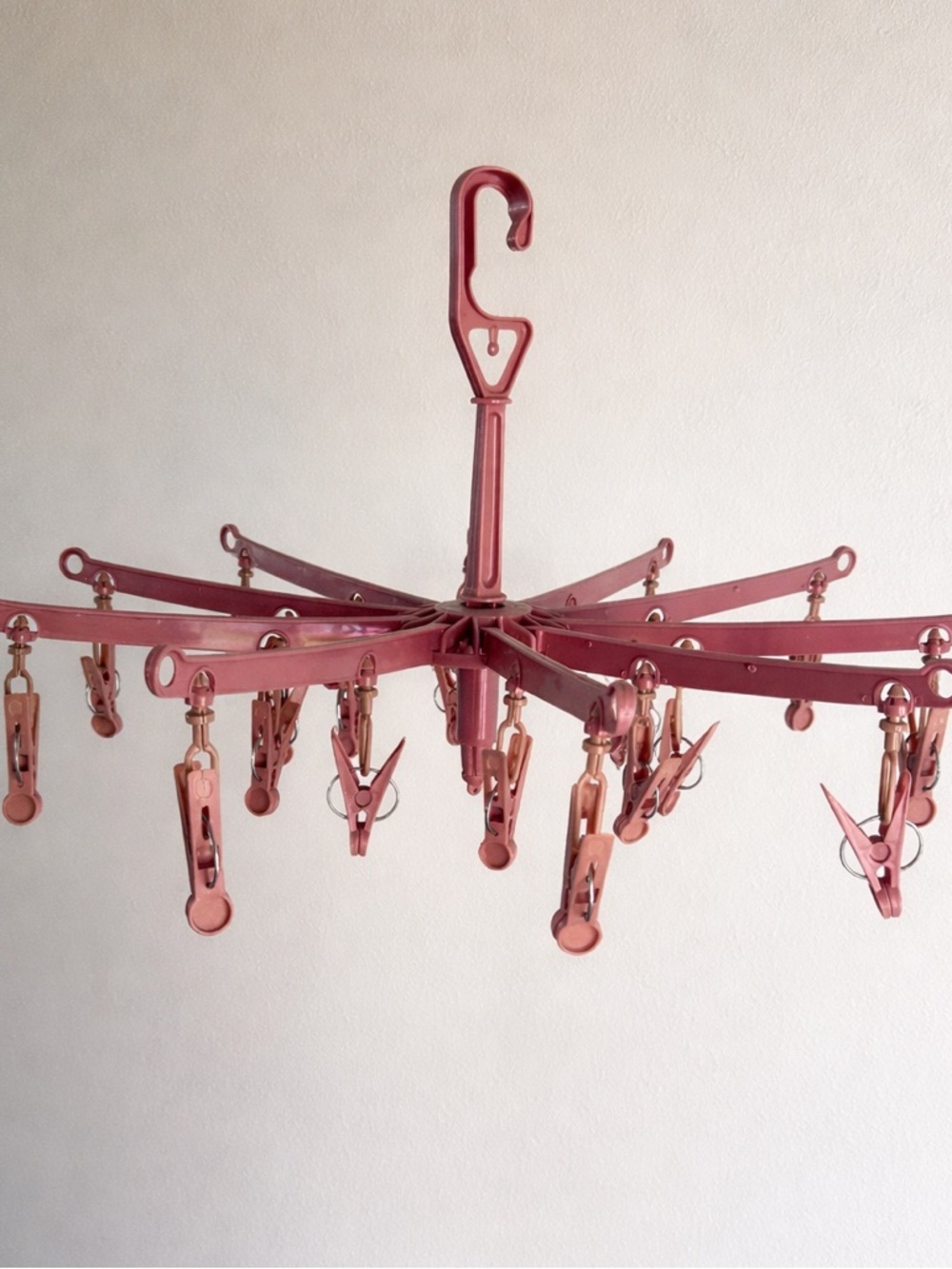 Round Plastic Clothes Hanger Drying Rack Spins Open Arms Fold Up Hangers Lingeri